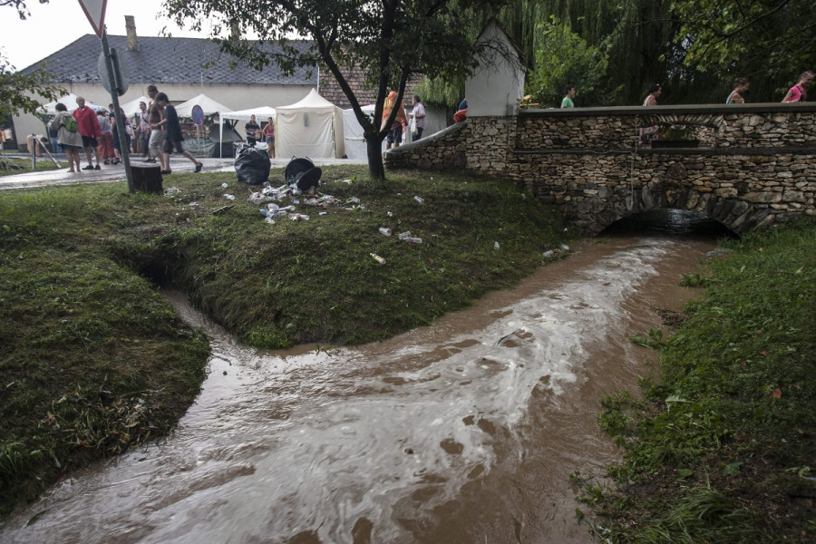 Kapolcs zápor után. Illusztráció (MTI, archív, 2012)