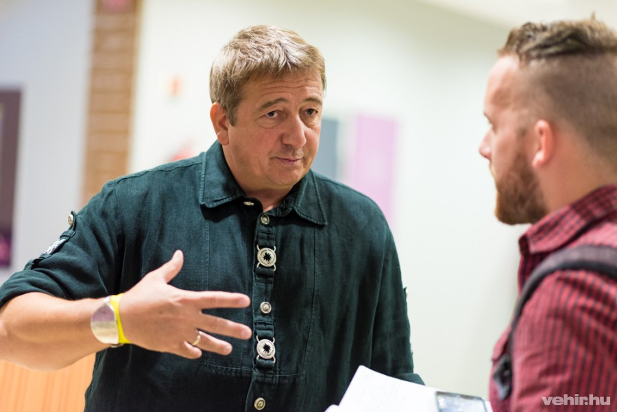 ' Attól vagyunk demokratikusak, hogy mindenkit befogadunk?'