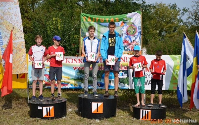 A váltó eredményhirdetése - a szervezők fotója