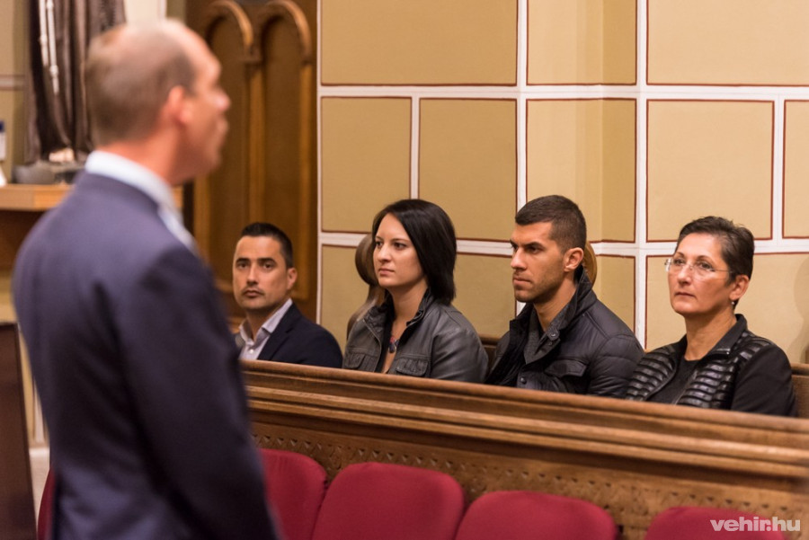 A szentmisén részt vett a Fidesz helyi szervezetének több képviselője is