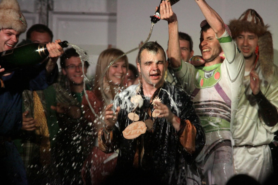 VEN van, volt, lesz!