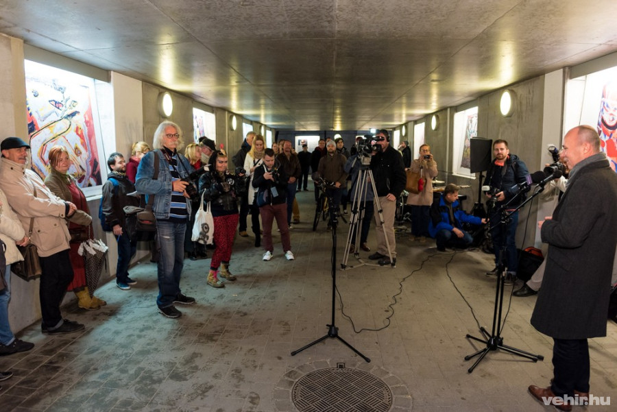 Kiállításmegnyitó a Mindszenty utcai aluljáróban