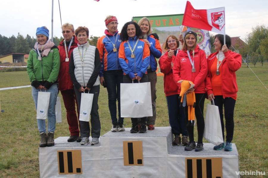 A VHSE harmadik helyezett női váltója