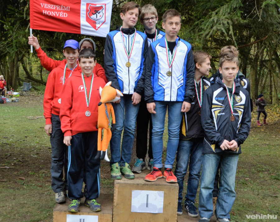 Bálint Ádám, Angyal Dániel és Bálint Benedek ezüstérmet szerzett