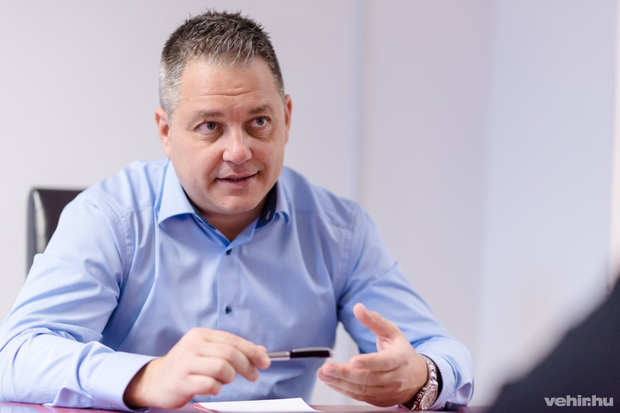 Gazsi Attila szerint az otthonról hozott kádári pesszimizmus is nehezítő tényező