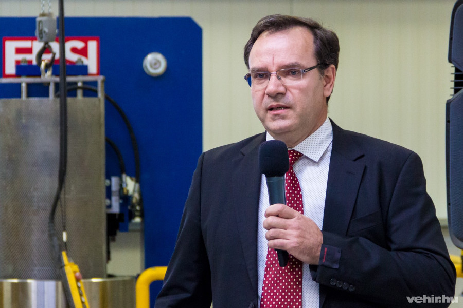 Janni Ferenc, a cégcsoport vezetője