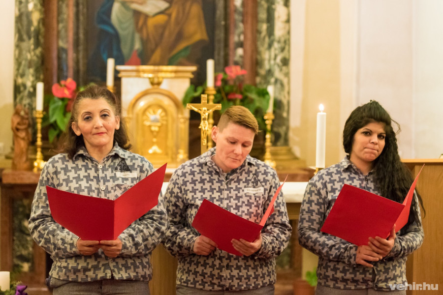 Ők biztosan otthonról távol töltik a karácsonyt