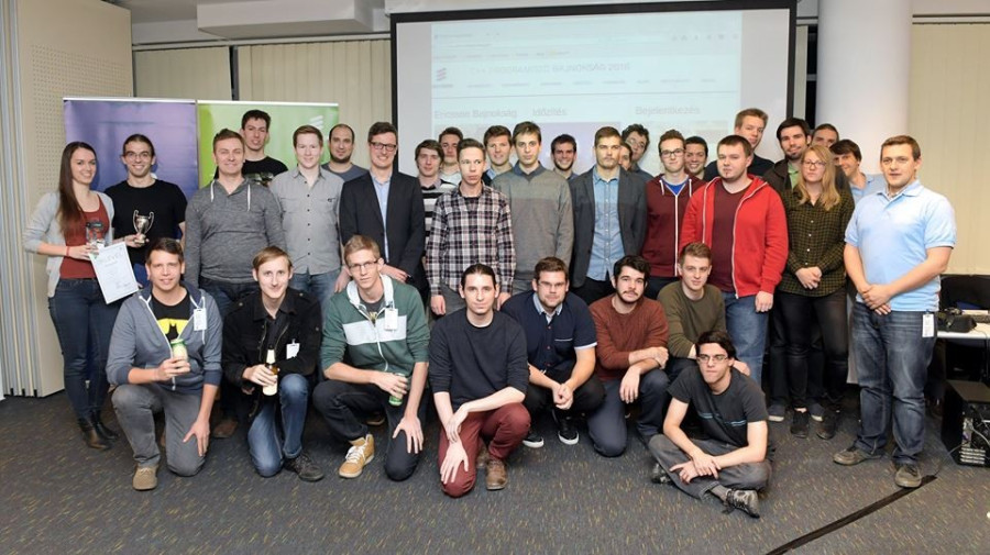 A résztvevők. Lent, bal oldalt a PE csapata