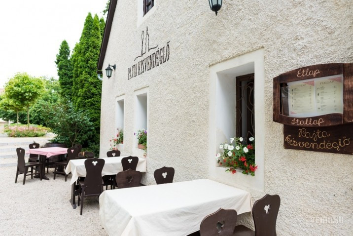 kitartanak a hagyományos ételek és a tócsi mellett