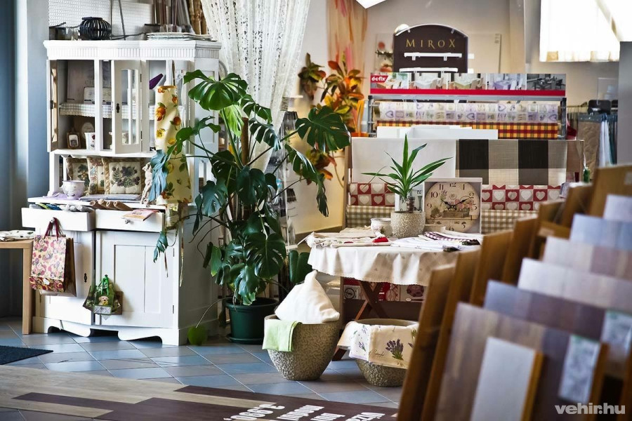 Profi Padló lakberendezési üzlet, Veszprém, Almádi u. 19