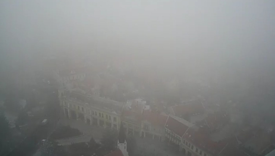 Alig látszik valami Veszprémből az Infocam webkameráján