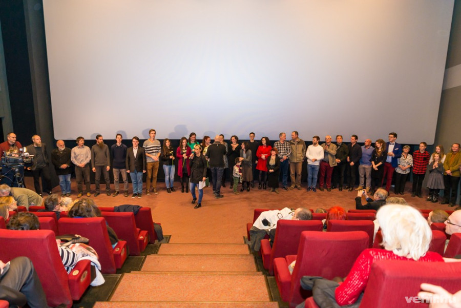 A stáb a díszbemutatón