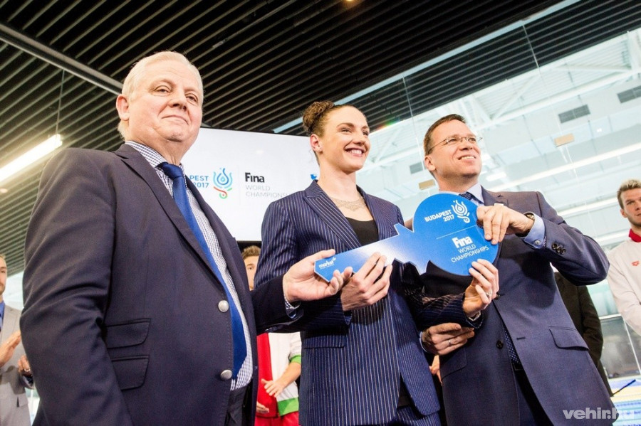 Tarlós István, Hosszú Katinka és Fürjes Balázs - fotó: MTI / Balogh Zoltán