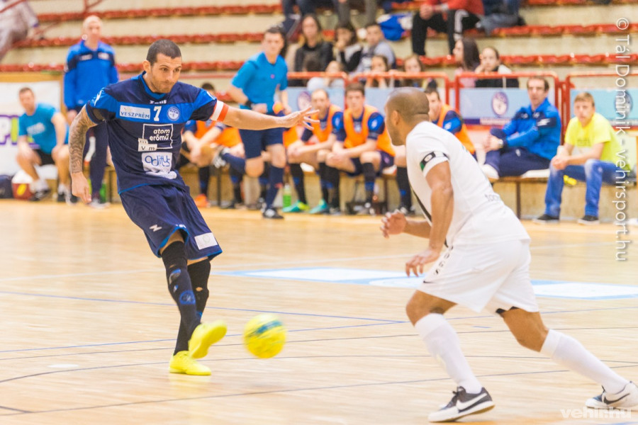 Tatai négyet vágott (archív fotó)