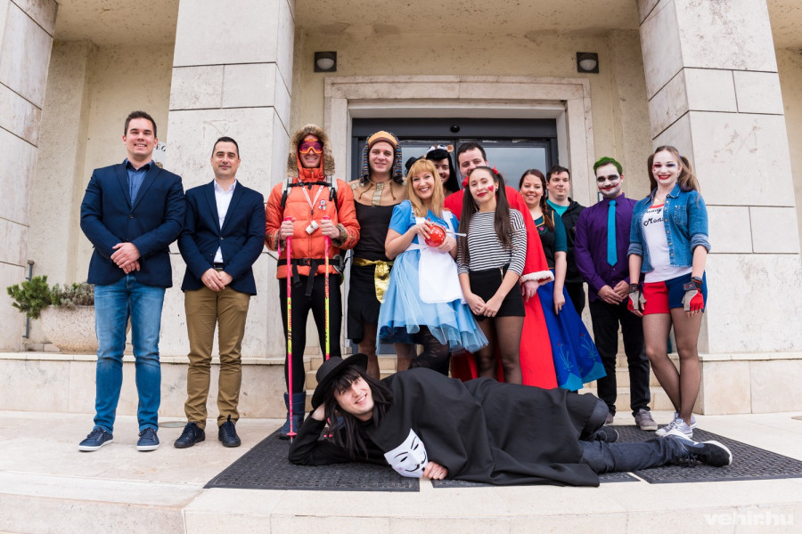 bemutatkoztak az idei csapatok