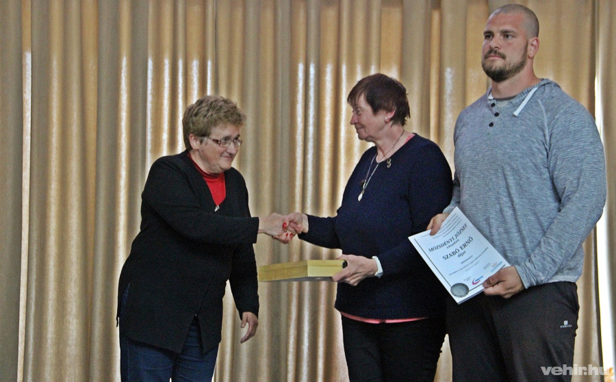 Szabóné Harlai Katalin, Mozsdényiné Izmindi Gizella,  Mozsdényi Dávid