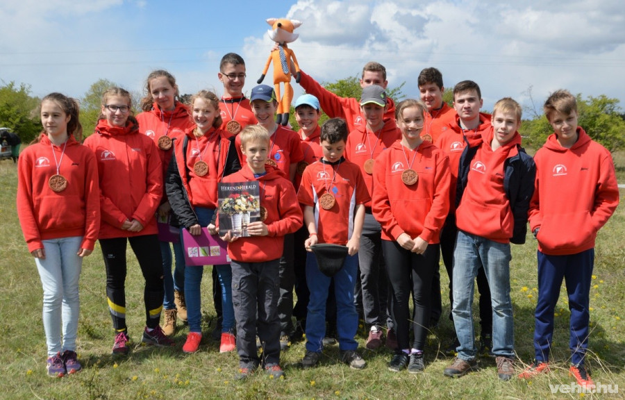 A VHS továbbjutóinak egy csoportja