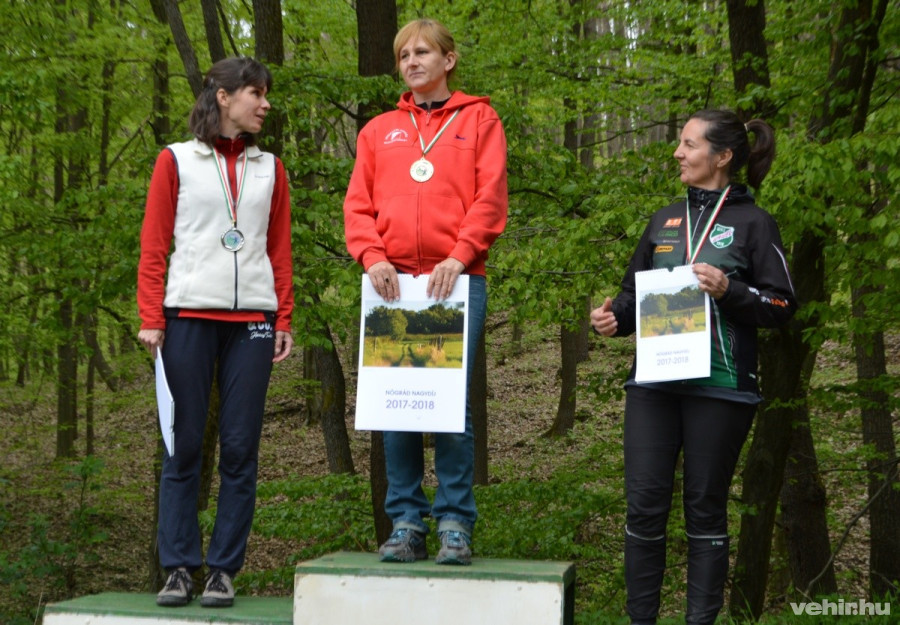 Németh Zsoltné a dobogó tetején - Fotó: Máthé István