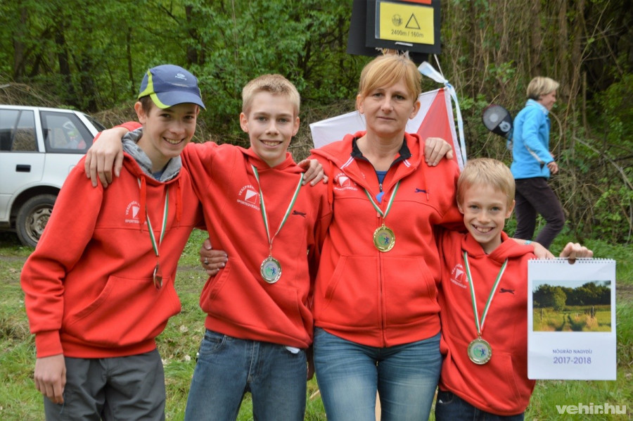 A Veszprémi Honvéd Sportegyesület dobogósai - Fotó: Bálint Bence