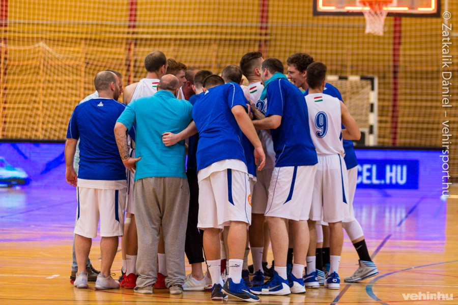 Gőzerővel készül a HOYA (archív fotó)