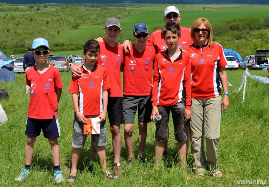 A VHSE dobogós helyezettjeinek csoportképe - Fotók: Bálint Mónika