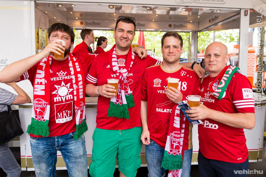 Mindenhol veszprémi szurkolók