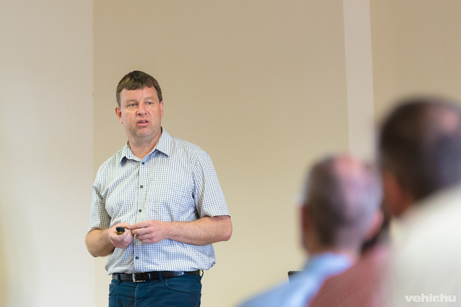 Dr. Gelencsér András