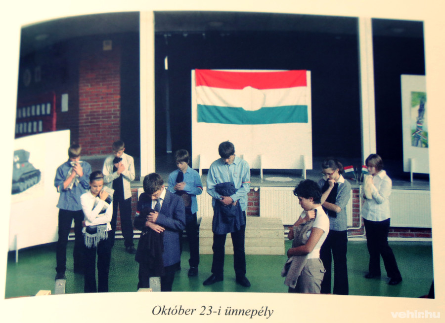 Tanári feladatai mellett szívesen szervezi az iskola rendezvényeit