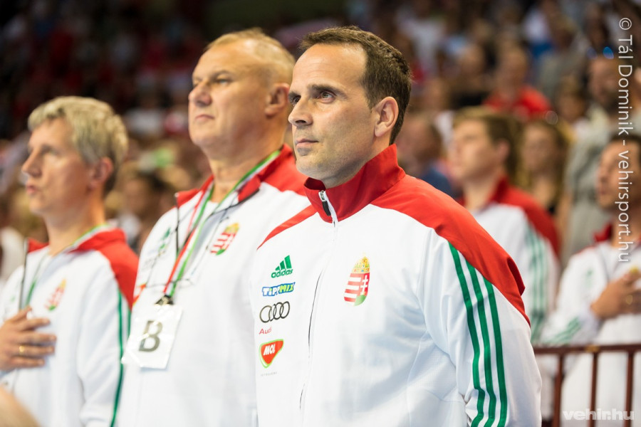 A férfi válogatott korábbi szövetségi kapitány most a lányoknak szurkol (archív fotó)