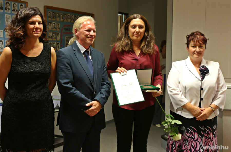 Középen Schnitter Éva