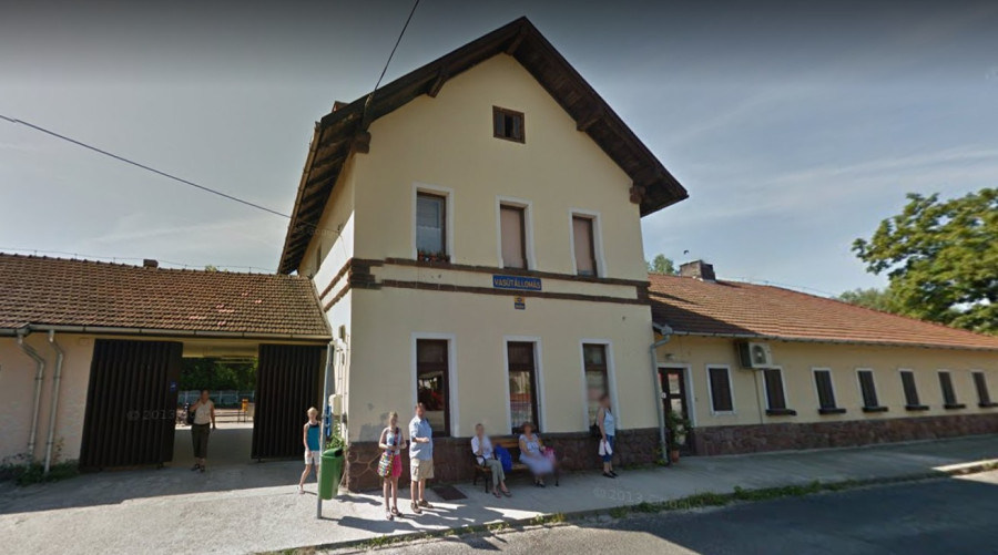 A kenesei vasútállomás (Google)