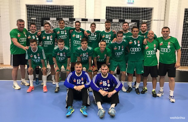 A junior válogatott kerete - fotó: keziszovetség.hu