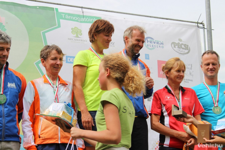 Németh Zsoltné nyakába bronzérmet akasztottak