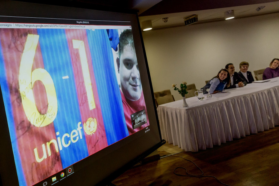 az elárverezésre váró mez