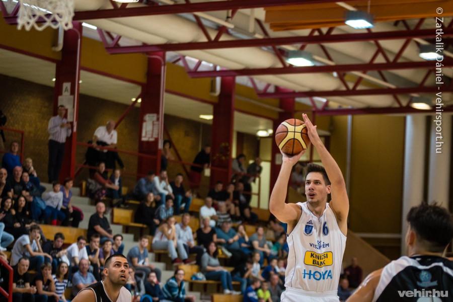 Ismét hazai pályán a Hoya