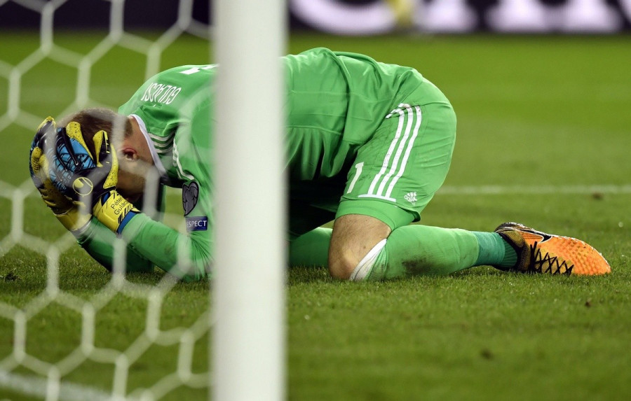 Gulácsi Péter a negyedik svájci gól után - MTI Fotó: Illyés Tibor