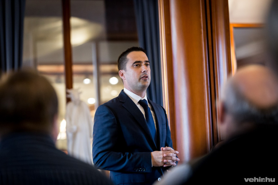 Ovádi Péter, a fidesz választókerületi elnöke Herenden, a kedden tartott fórumon