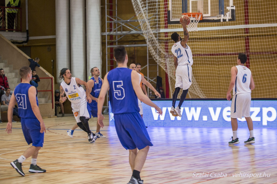 Hazai pályán bizonyíthat a Hoya