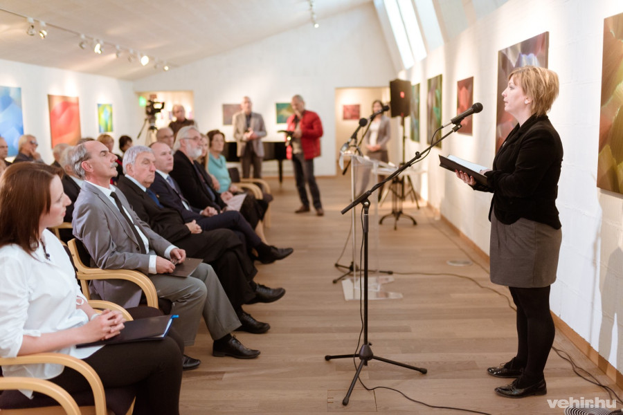 Rábai Zsanett a költő versét szavalta