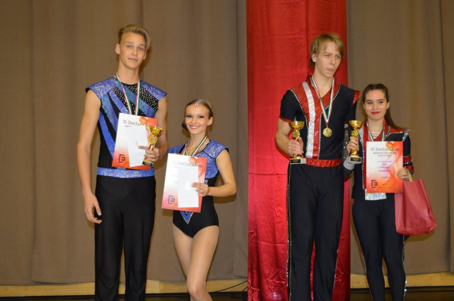 Ender Tamás és Csomai Bettina párosa (a kép bal oldalán) országos ezüstérmet szerzett