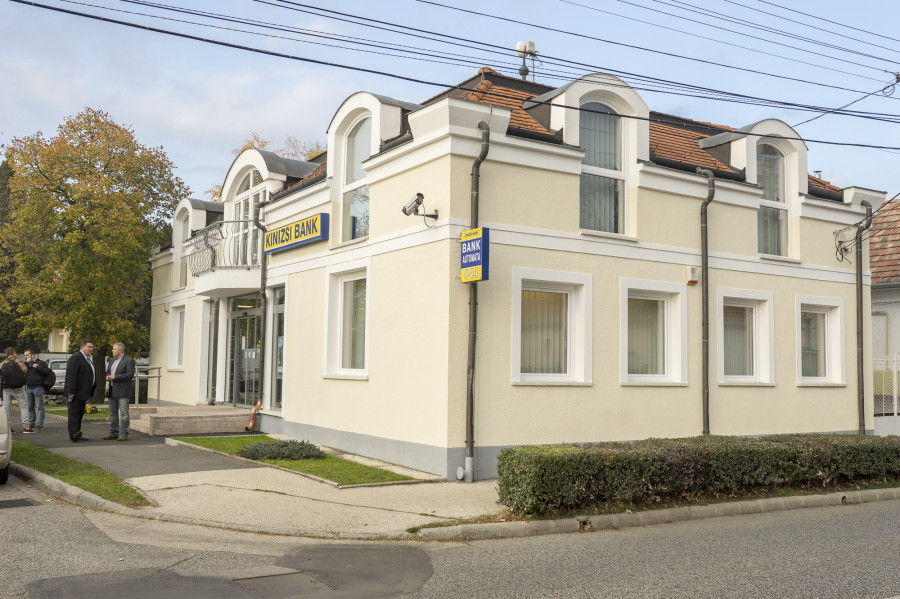 Kívül-belül megújult a bankfiók