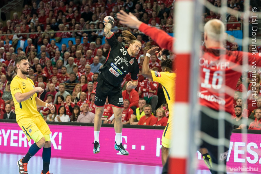 Accambray-t hazájában fogják megoperálni (archív fotó)