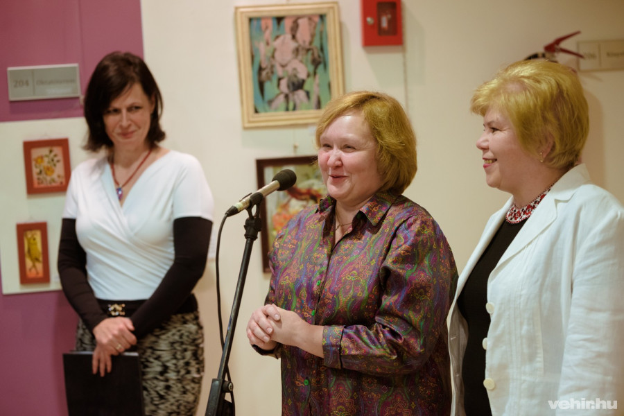 Inna Baricseva a kiállításmegnyitón köszöntötte az érdeklődőket