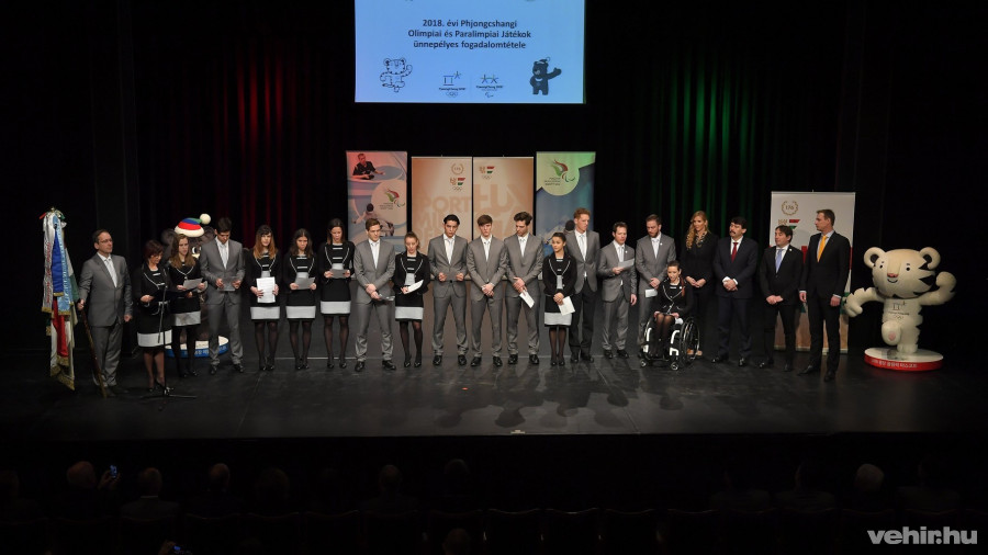 A február 9-én kezdődő phjongcshangi téli olimpiára és a március 9-én rajtoló téli paralimpiára utazó magyar csapat eskütétele – MTI Fotó: Czeglédi Zsolt