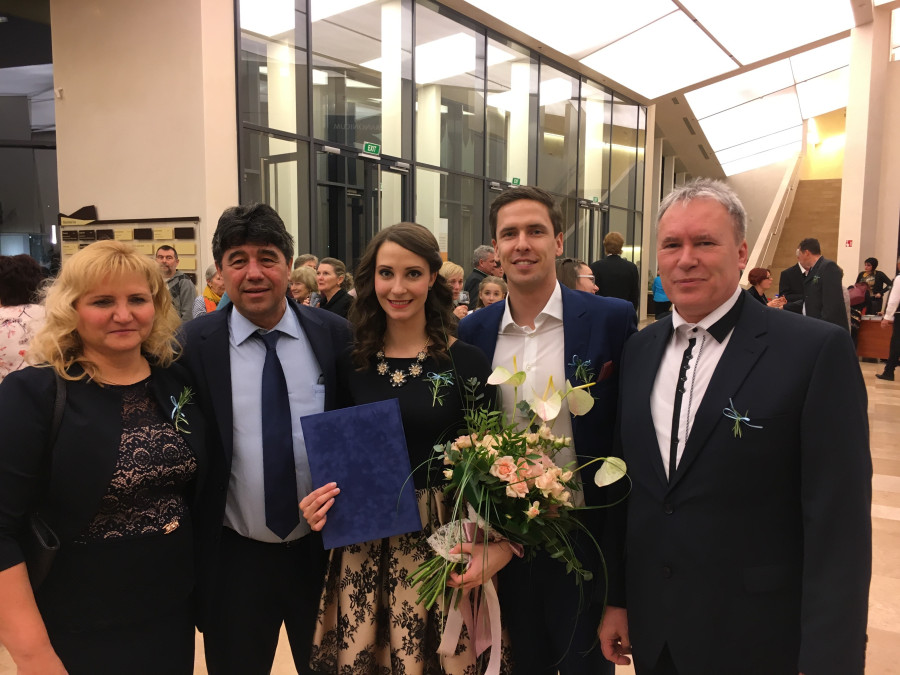 Édesanyja, Holczingerné Szabó Andrea, Nemcsák Károly, Szandra, párja, Szalai Róbert és édesapja, Holczinger János a gálán