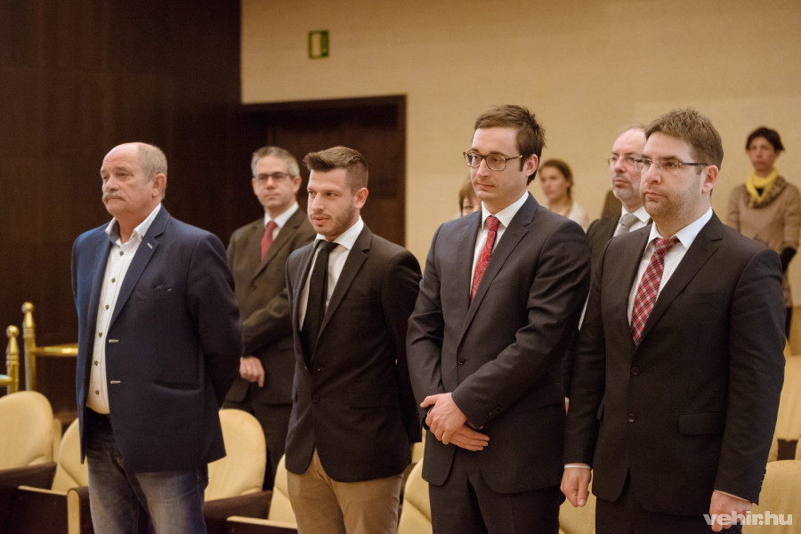 A megválasztott bizottsági tagok letették esküjüket