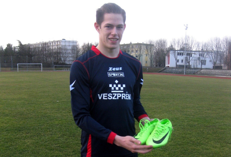 Rédling Csanád átvette Tóth Bence csukáját - Fotó: VLS Veszprém