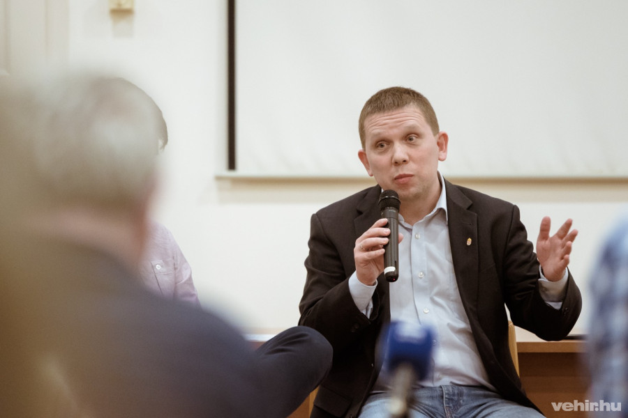 Kész Zoltán javára lépett vissza Mesterházy Attila