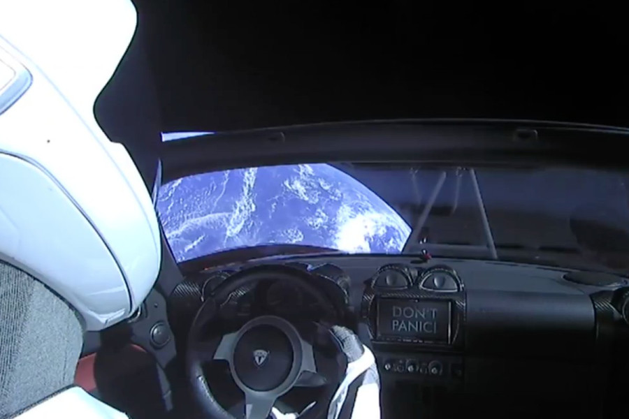 Bármilyen szürreális, nem photoshop: kilőttek egy Teslát az űrbe