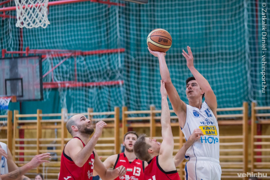 Alulmaradt a Hoya (archív fotó)